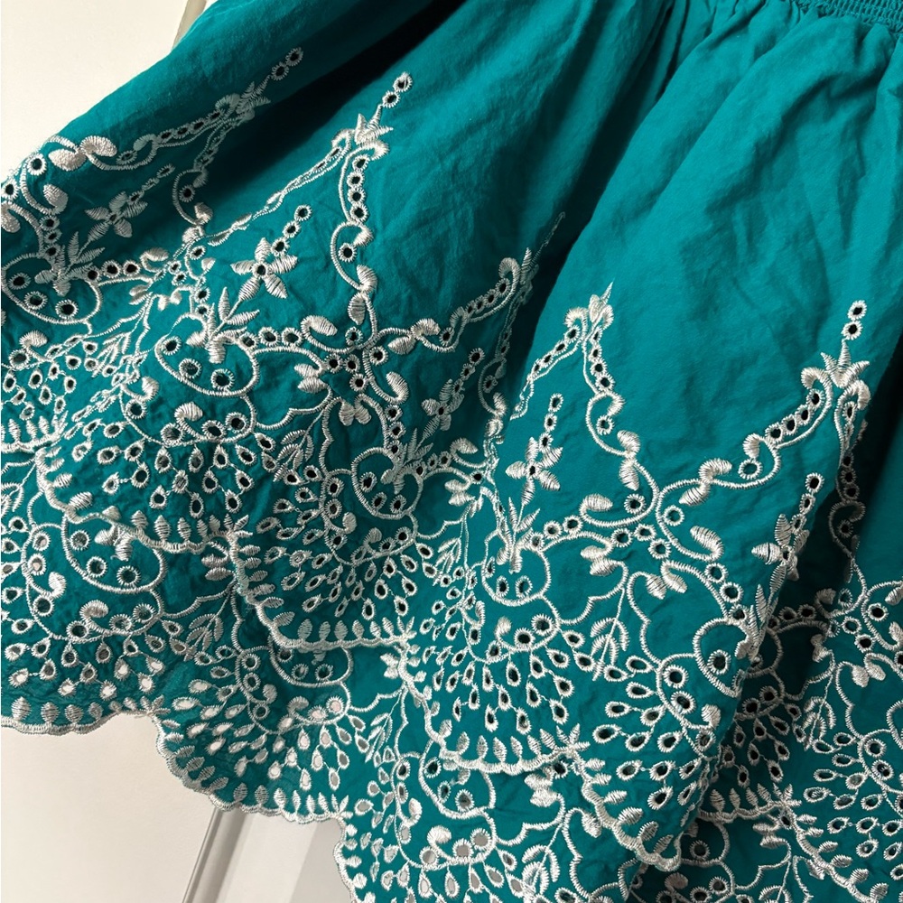 Wonderly Teal top with White Embroidery